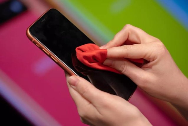 Cum se dezinfecteaza corect un iPhone fara sa-l strici